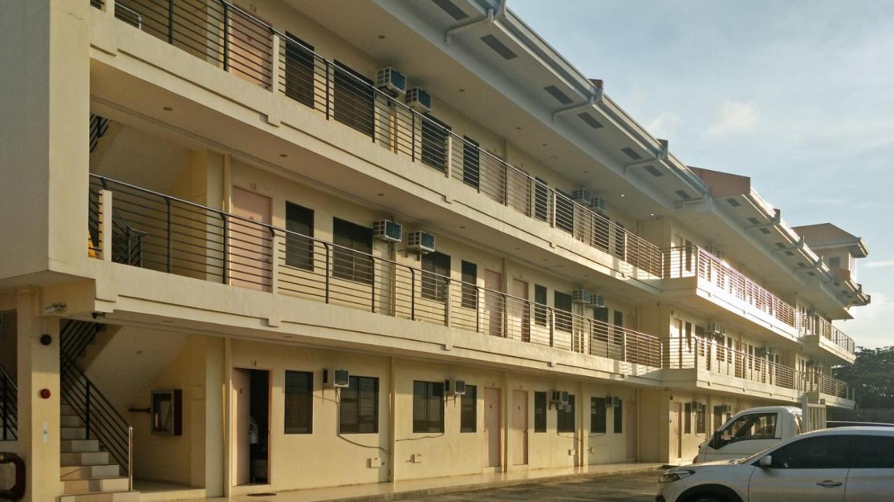 Reddoorz Plus Near Talisay Town Center Exterior photo