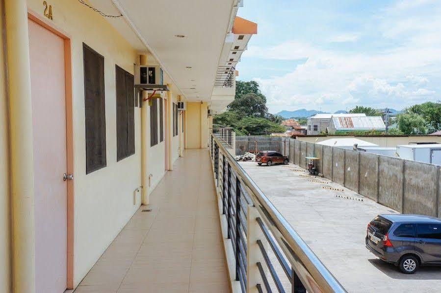 Reddoorz Plus Near Talisay Town Center Exterior photo